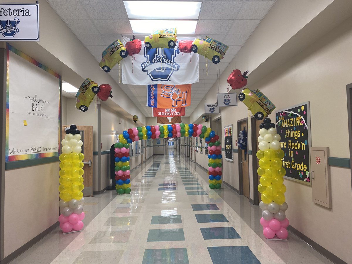 mfriesonTTU's tweet image. So excited to be back on campuses and see my Teacher Candidates with students! The first week of school feeling is pretty hard to beat! 🥳 #techteach #ttat #welcomeback #firstweekofschool @newcaneyisd @CrippenElem @Dogwood_Elem