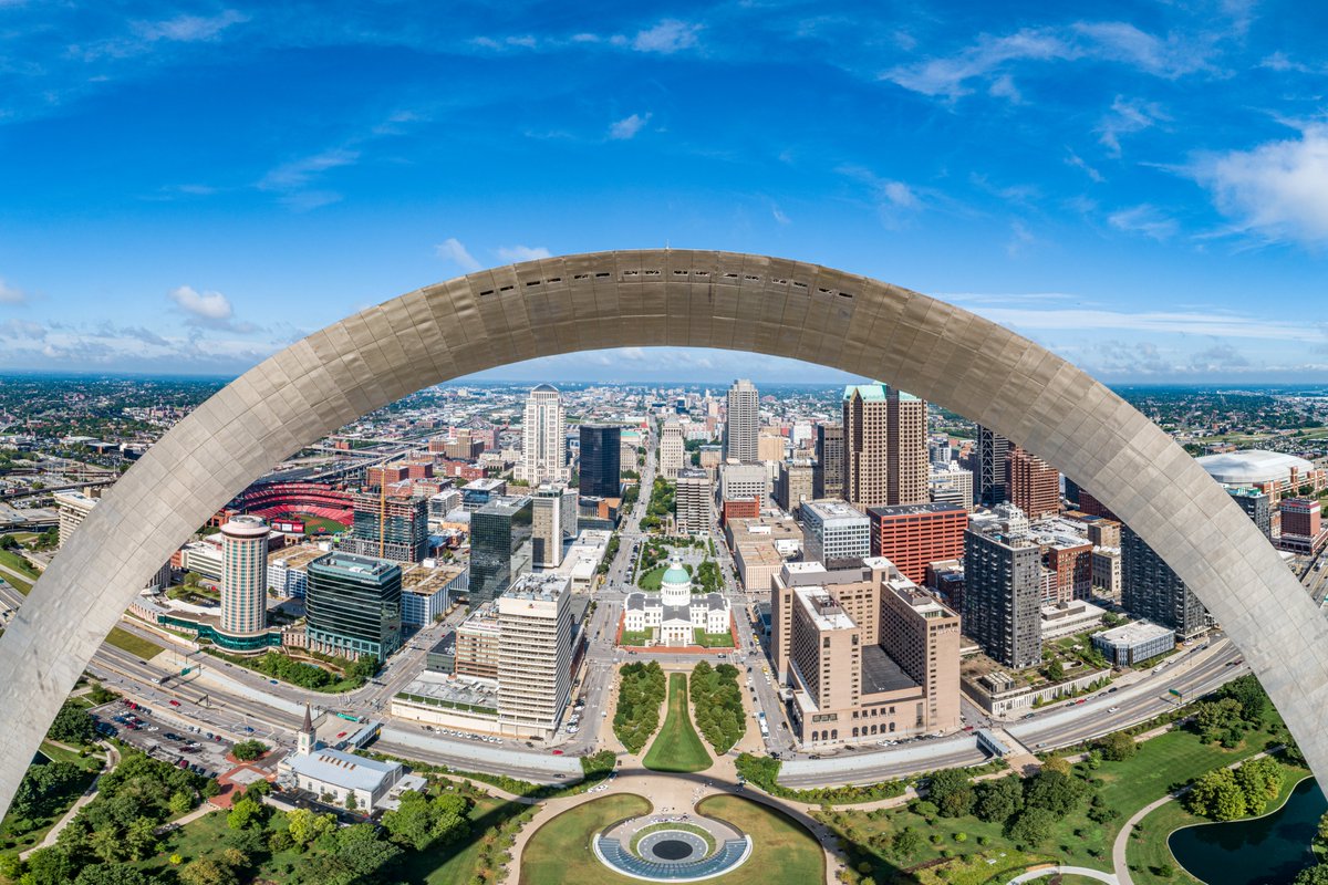 GatewayArchSTL's tweet photo. Happy 200th birthday, Missouri! #MissouriBicentennial https://t.co/oqYeelCNWv