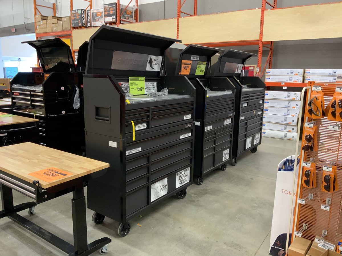 Mansfield store…….Mike at mill works, the Pro Desk squad and my favorite section of the store….Tool Boxes :)