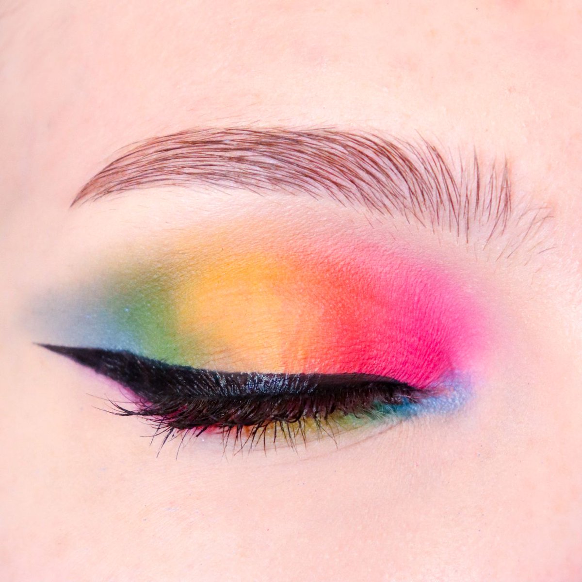 Pop_Beauty's tweet photo. Characteristics of a #POPPerfect masterpiece: Captivating, bold, playful & everything in between! Check out all our Lightshow Palettes to start creating!
π Slay Lightshow Palette
π Fire Fit Lightshow Palette
π Pretty Punk Lightshow Palette
π Basic Lightshow Palette https://t.co/GKgKUrClc2