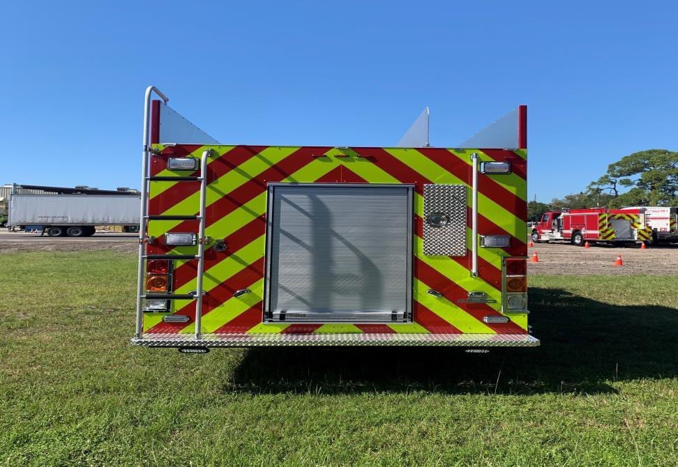 HughesfireHFE's tweet image. 𝕊𝕥𝕠𝕔𝕜 𝕌𝕟𝕚𝕥 𝔸𝕧𝕒𝕚𝕝𝕒𝕓𝕝
Pierce has a commercial chassis FX stock pumper available for immediate delivery!
Job #34627 specs: Freightliner M2-106MD Chassis, Cummins B6.7 360hp Engine, Foam Provisions, 1000 Gallon Water Tank, &amp;amp; Hale 1250 GPM Pump. #PierceMfg #StockUnit