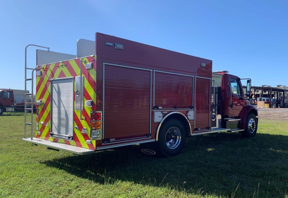 HughesfireHFE's tweet image. 𝕊𝕥𝕠𝕔𝕜 𝕌𝕟𝕚𝕥 𝔸𝕧𝕒𝕚𝕝𝕒𝕓𝕝
Pierce has a commercial chassis FX stock pumper available for immediate delivery!
Job #34627 specs: Freightliner M2-106MD Chassis, Cummins B6.7 360hp Engine, Foam Provisions, 1000 Gallon Water Tank, &amp;amp; Hale 1250 GPM Pump. #PierceMfg #StockUnit