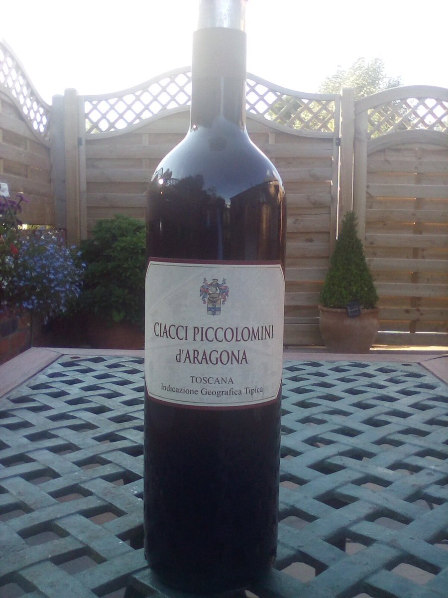 YouriLeGod's tweet photo. Tonight's bottle is a Rosso di Toscana d'Aragona IGT @cpdavini 2017 14% from @HayWinesUK in Ledbury. https://t.co/oE4Jg9IVO3