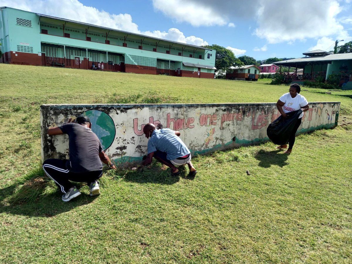 GoodDeedsDay's tweet photo. π Good News from St. Lucia! π
A group of all ages gathered to beautify their local school.
β Trash was cleaned
β Murals were painted
β Fun was had
β Good was done
Thanks to our amazing partners Do-nation Foundation for all of their #DoingGoodYearRound π https://t.co/bYZc9yIViA