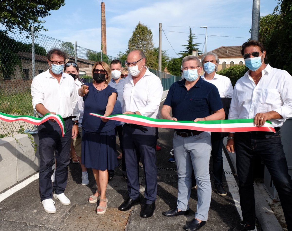 comunevenezia's tweet photo. #Mobilità | #PisteCiclabili 🚴‍♂️

Inaugurato oggi un nuovo tratto di ciclabile di 266 metri che si innesta su percorsi esistenti e va a migliorare la mobilità green lungo la Strada Regionale 11.

▶️ https://t.co/Z2FnORxuJk https://t.co/0fgn6Tesun