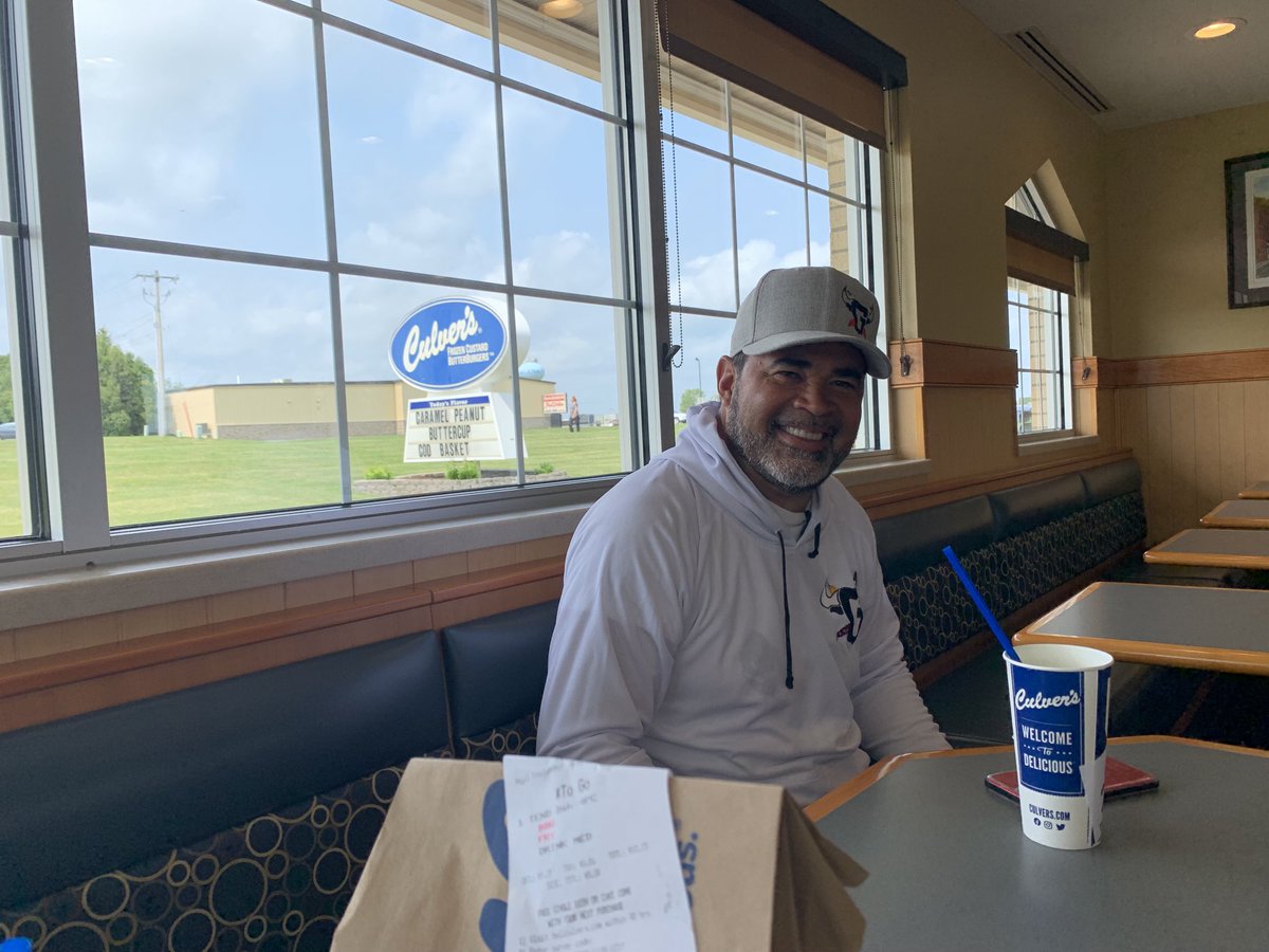 ChuckGarfien's tweet photo. On the way to Dyersville, Iowa for Field of Dreams shows with @ozzieguillen. Where we stopping for food?   Culver’s.  ‘Merica. https://t.co/iLYJhKC5Uf