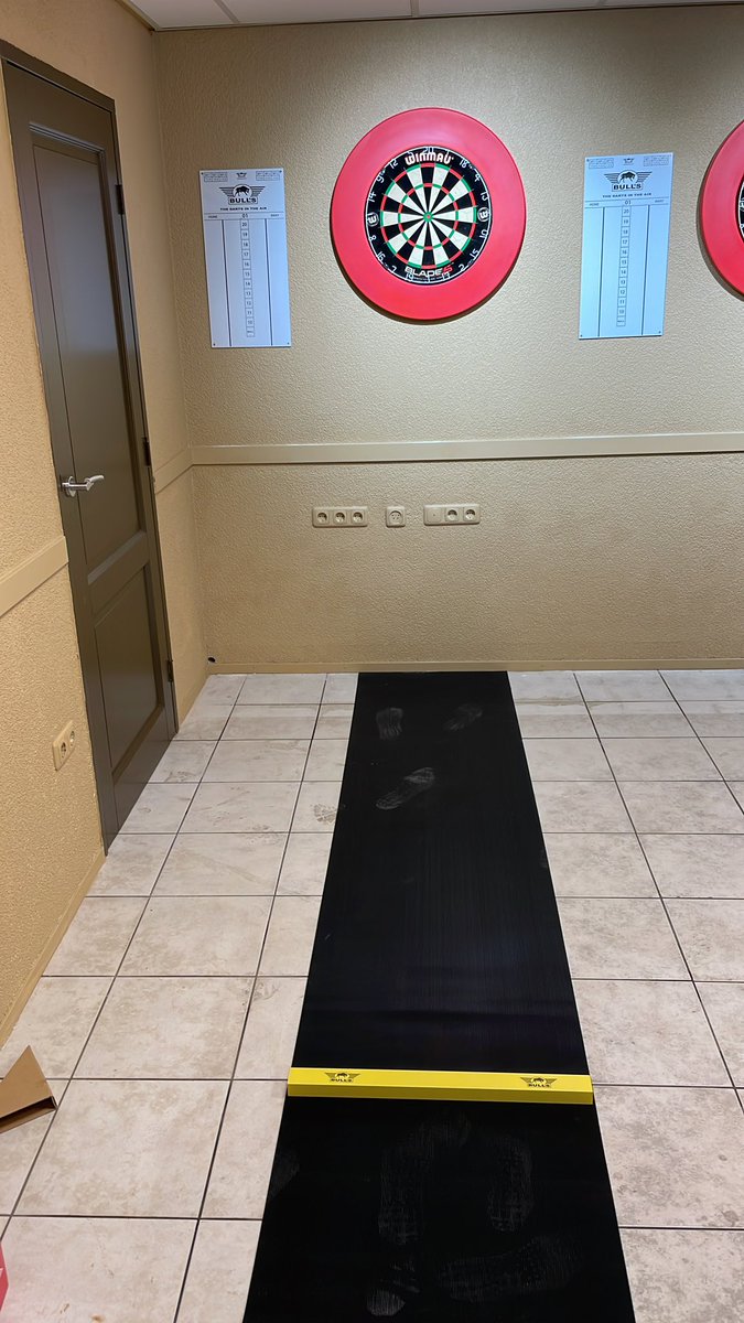 KEMASports's tweet photo. Zojuist 5 dartbanen gerealiseerd bij Café Het Udenaartje. Ook op zoek naar oplossing op maat? Neem contact op voor de mogelijkheden. #winmau #darts https://t.co/82yVZcegqL