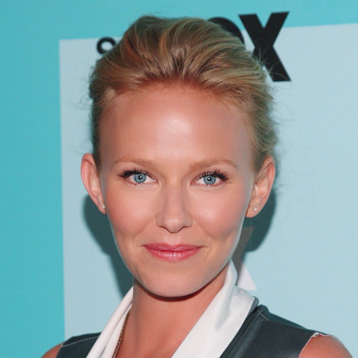 AllThingGiddish's tweet photo. Ocean eyes ππ
#KelliGiddish @KelliGiddish #Actress #Actor #Queen #OurQueen #BlueEyes #BlueEyedGirl #OceanEyes #PrettyEyes #NaturalBeauty #Beauty #Beautiful #TooBeautifulForWords #Blonde #GeorgiaPeach #TeamGiddish
https://t.co/wSYQCInhxX https://t.co/qZIxMOIoBc