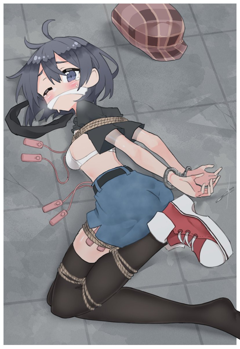 縛られても何とかなると思ってた純粋な探偵少女 