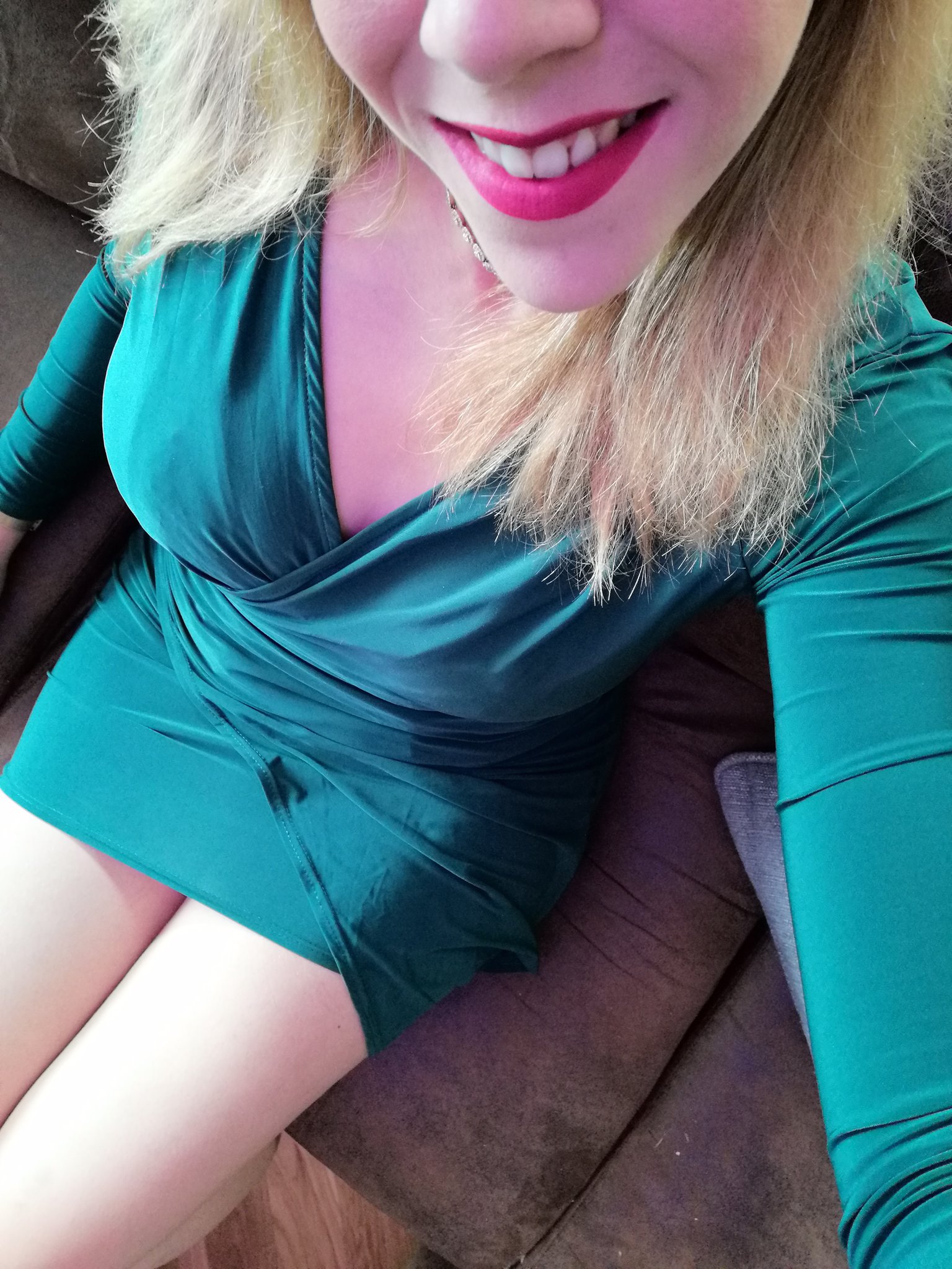 Belle soirée les coquins... Ce soir joli trio avec une femme bi, mon mari et moi... 💋 https://t.co/SpjJ350FhC