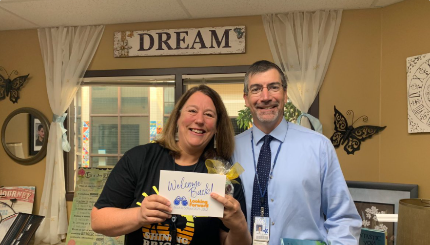 dcsdk12's tweet photo. Frontier Valley Elementary had a great first day of school yesterday! Wishing you a fabulous year! #LookingForwardDCSD https://t.co/gc0qRJLQQp