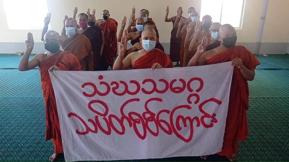 Myanmar_Now_Eng's tweet photo. In Mandalay, students and locals staged multiple protests against Myanmar's military dictatorship today (Aug 10) while the monks from the Mandalay Sangha Union also recited prayers for the safety of the people fighting the coup regime. 

Photos: CJ 

#WhatsHappeningInMyanmar https://t.co/T1KL9uXSeI