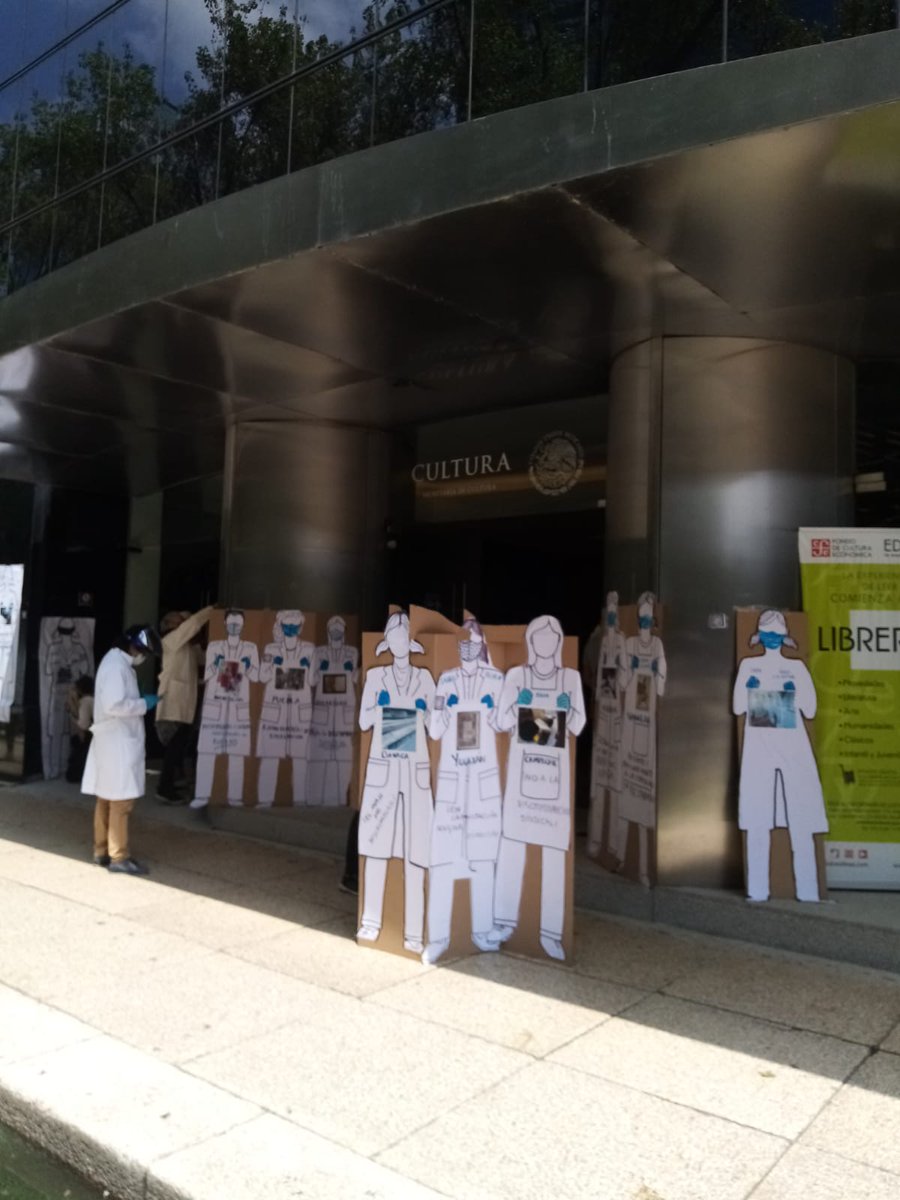 INAH_SINAR's tweet photo. Hoy los restauradores del SINAR nos manifestamos afuera de las instalaciones de la #SECUL en Reforma ante la discriminación de la que somos objeto por parte de las autoridades del #INAH
@dprieto_ @alefrausto @julioastillero https://t.co/3fpPcK3kwD