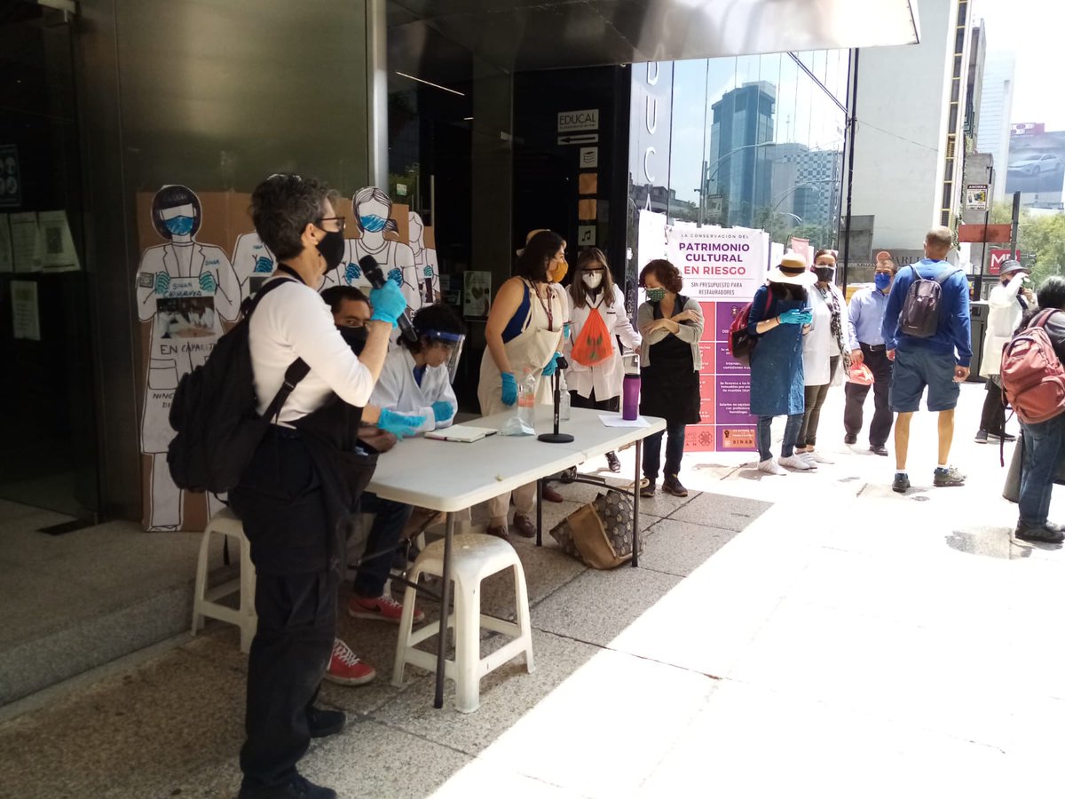 INAH_SINAR's tweet photo. Hoy los restauradores del SINAR nos manifestamos afuera de las instalaciones de la #SECUL en Reforma ante la discriminación de la que somos objeto por parte de las autoridades del #INAH
@dprieto_ @alefrausto @julioastillero https://t.co/3fpPcK3kwD