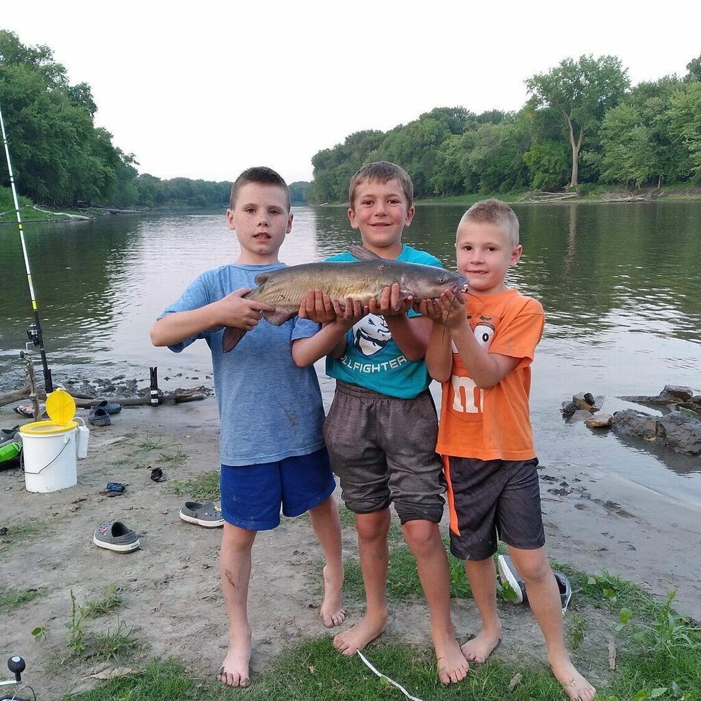 CnRelease's tweet photo. Dirty feet. 🦶🏽 🎣 How dirty have you gotten to land a fish?

#fishdonkey https://t.co/PjmKjEH0LJ https://t.co/FV2cZ60uTP