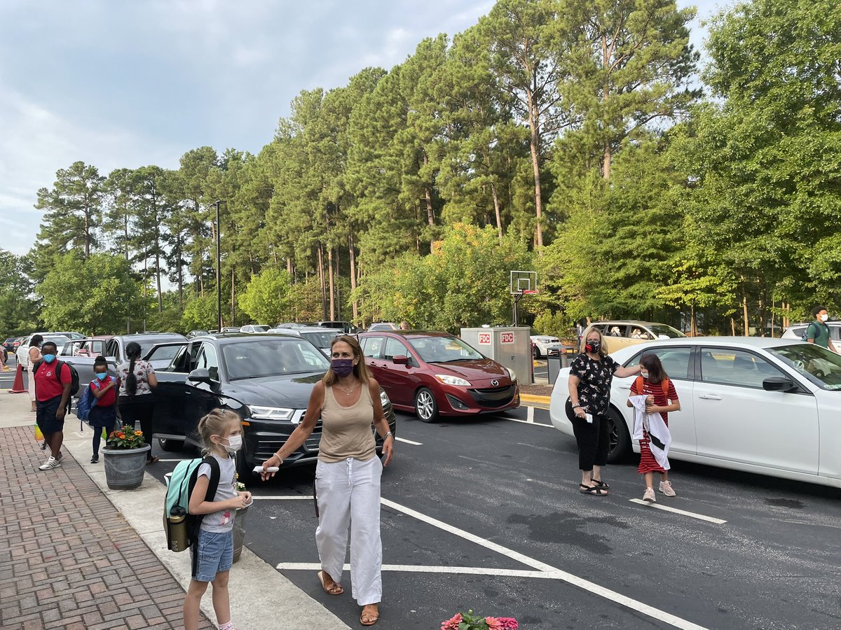 TMSATigers's tweet photo. First Day of School brought in close to 900 students, almost 90 staff members, and countless amounts of disinfectant wipes, hand sanitizer, and tissue!! #BacktoSchool2021 #firstdayofschool

@TMSAPCS https://t.co/OOPpu70b9t