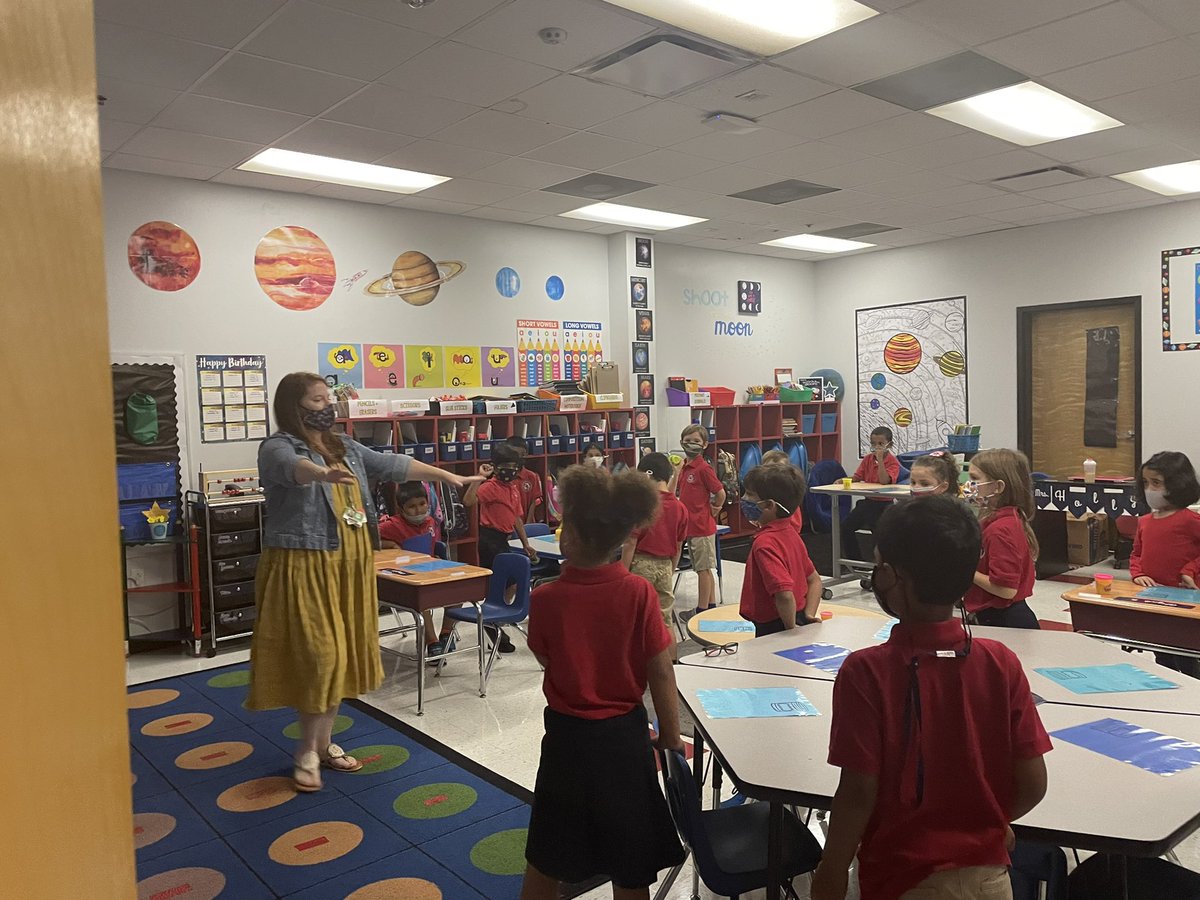 TMSATigers's tweet photo. First Day of School brought in close to 900 students, almost 90 staff members, and countless amounts of disinfectant wipes, hand sanitizer, and tissue!! #BacktoSchool2021 #firstdayofschool

@TMSAPCS https://t.co/OOPpu70b9t