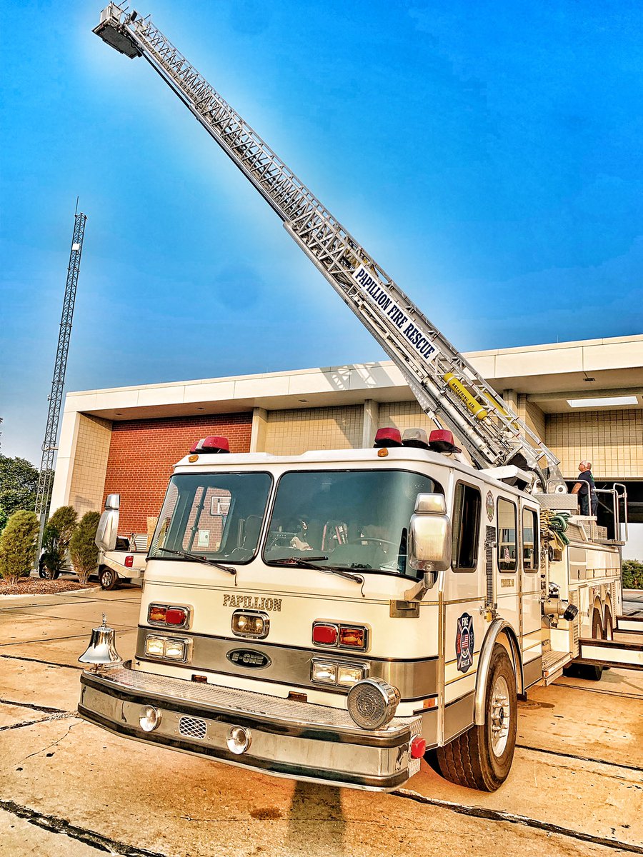 parkervictor's tweet photo. Spent my last 24 of our shift at Station 1 on the truck. Moved back to my very first house to work an extra 24 with A shift driving Engine 4 for half the day, then moving to the backseat to finish off 48 hours before starting my days off! #firefighter https://t.co/dAG8Yj0BDF
