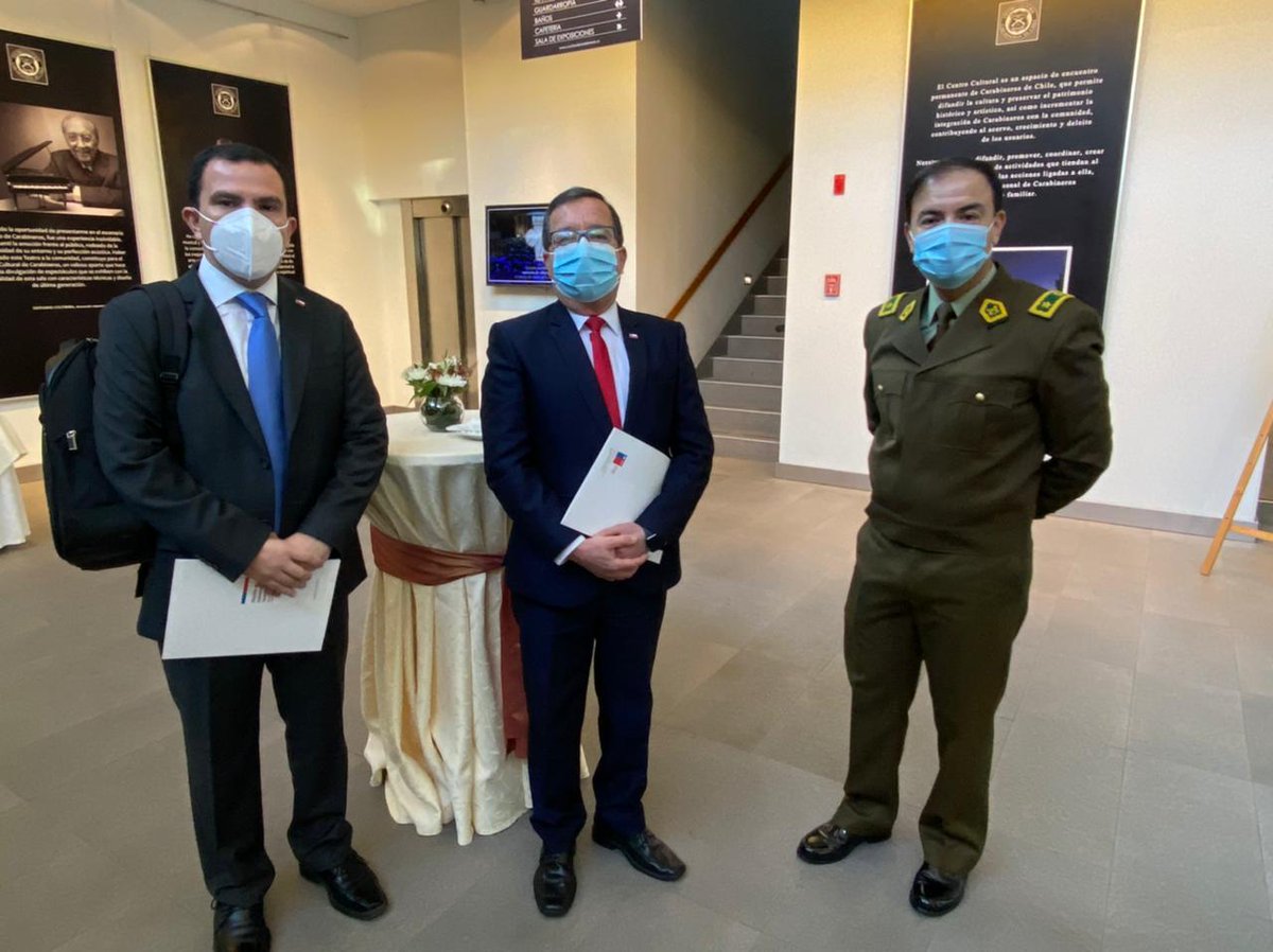 🚨 Nos reunimos con el Ministro <a href="/RodrigoDelgadoM/">Rodrigo Delgado Mocarquer</a> y los Jefes de Zona de <a href="/Carabdechile/">Carabineros de Chile</a> en donde hablamos sobre la modernización de las policías y los desafíos en materia de seguridad que tiene cada región👮‍♀️