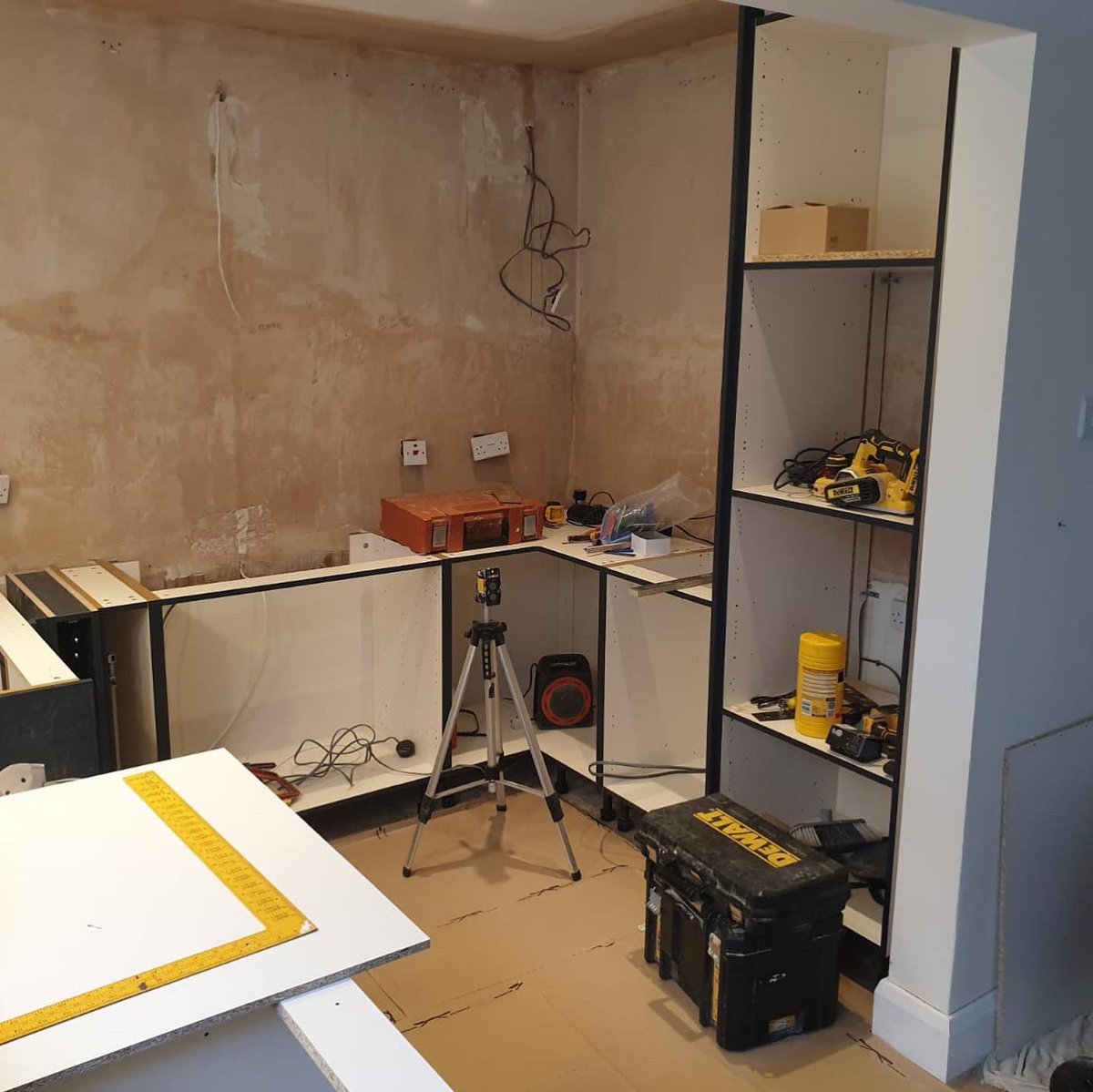 clairelbills's tweet photo. The last 4 days progress in the kitchen means we now have water and an oven π #wickeskitchen #gettingexcited https://t.co/WRuAr6Ufey