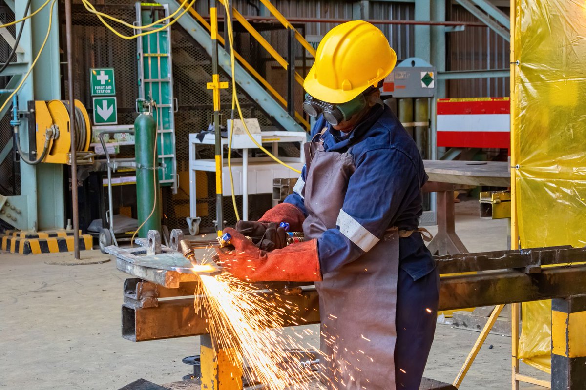 Made_In_HC's tweet image. As a welder, you get to work with your hands and train on all kinds of projects. It's anything but typical. 🧑‍🏭 So do you need a typical education? Find out in our latest blog: bit.ly/3Cz0K6I.