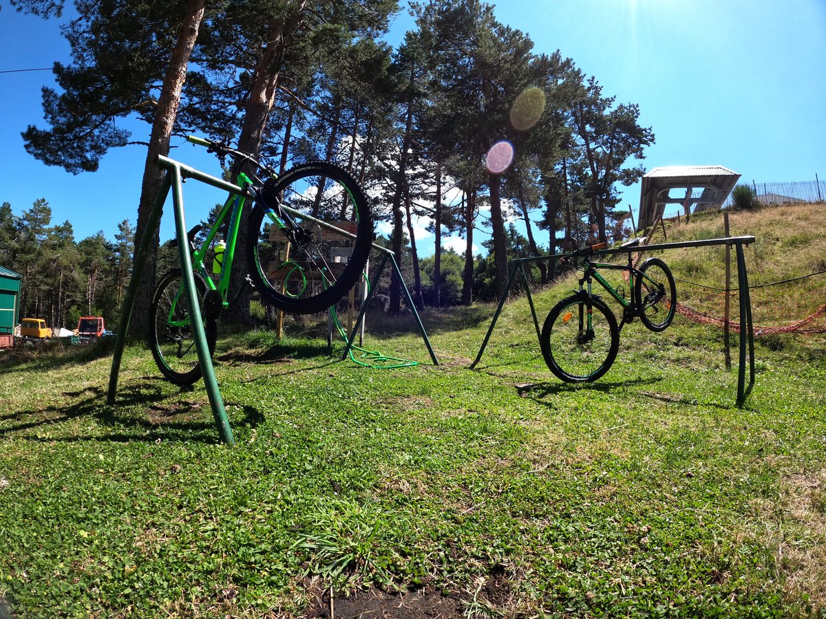 pitidelira's tweet photo. Bicis limpias, ahora de vuelta a casa. https://t.co/l3F07dU6LR