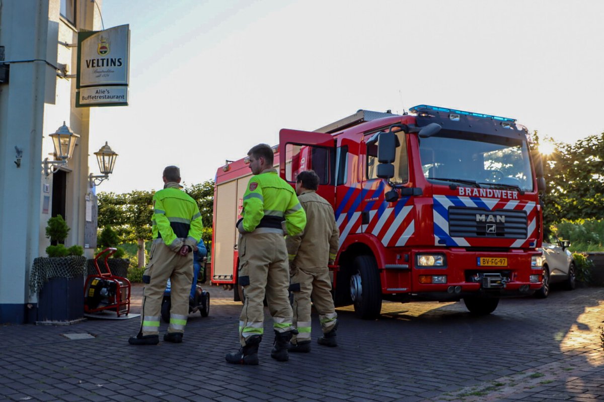 Brandweerkorpsen ingezet bij keukenbrand in eetcafé Zoutkamp - #Groningen