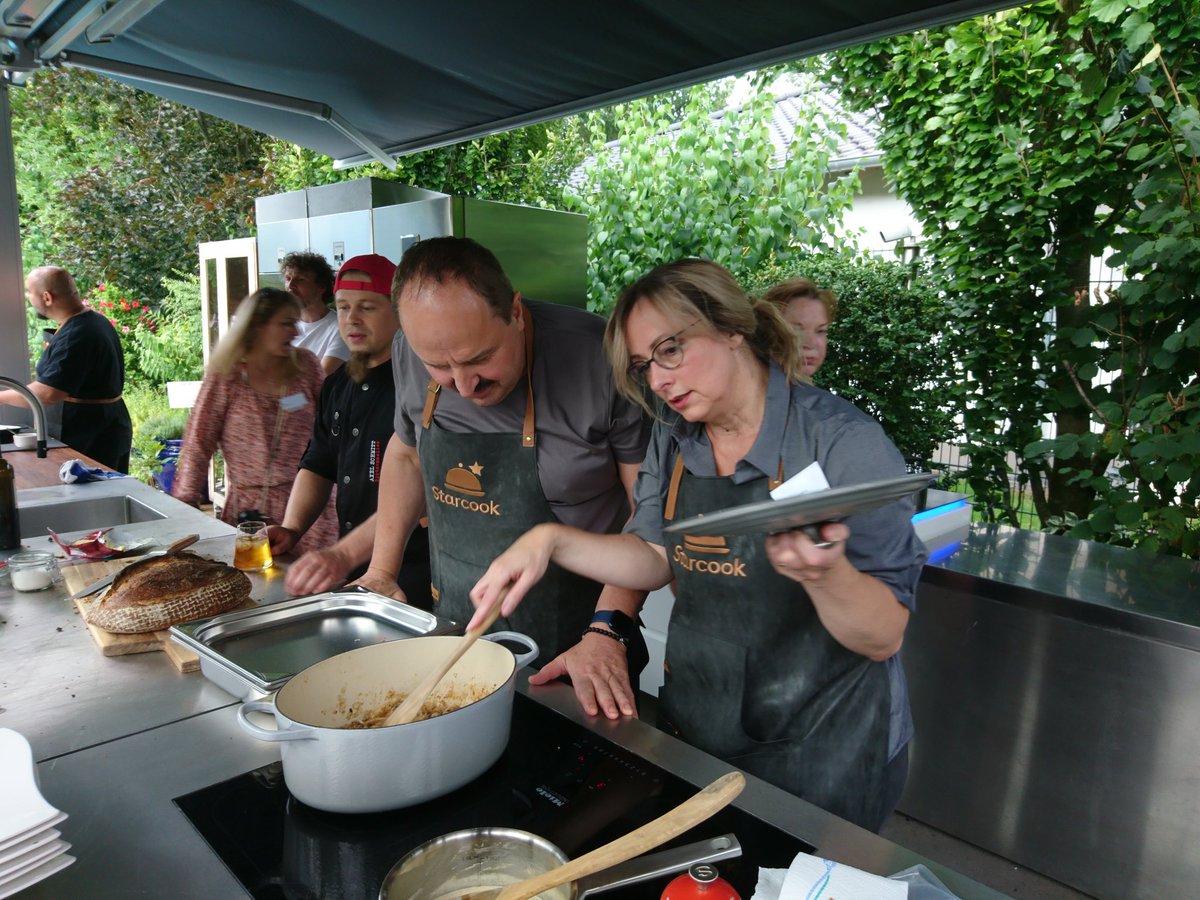 Heute gab's mein 40-Zehen-Genusshuhn bei Johann Lafer. *stolz* Das Making-Of beim Workshop der Starcook Community in Guldental und das vollständige Rezept findet Ihr dann in Kürze auf meinem #Youtube-Kanal.