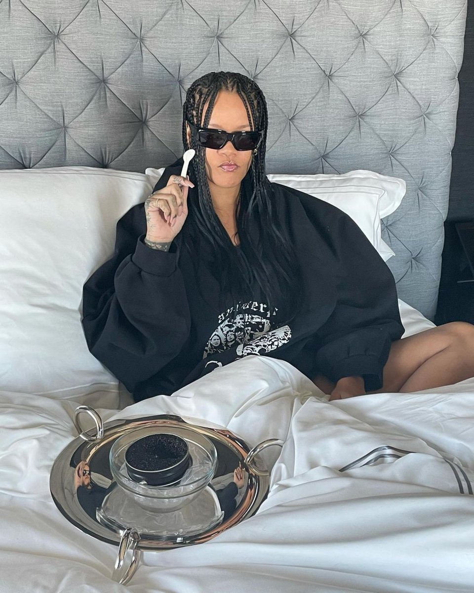 how I woke up after #FENTYPARFUM sold out this morning!!! 