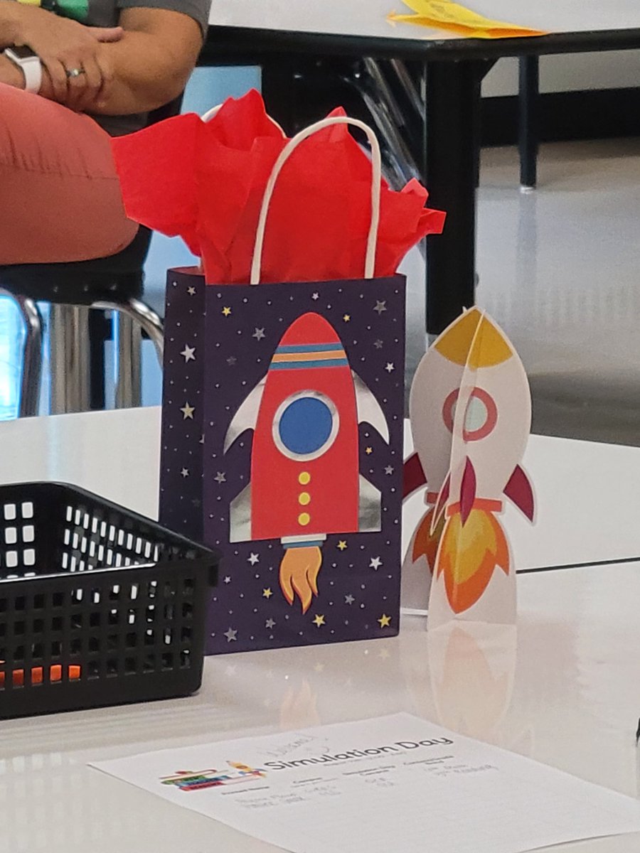 "It's a whole new year, it's a whole new start. Give them that chance" continuing Simulation day visits @ Oak Creek with some of our elementary #New2Comal teachers! Our experienced teachers giving words of wisdom on cultivating relationships #ComalPL <a href="/Ktbiggs00/">Katie Biggs, NBCT</a> <a href="/hanna_schramm/">Hanna Schramm</a>