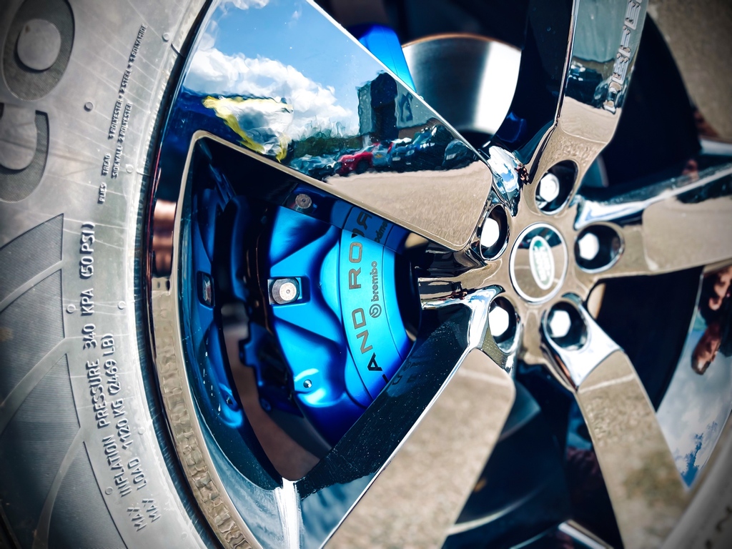 The_Bodycentre's tweet photo. 🔵 or 🟡 Which colour calliper do you prefer?
If you are interested in getting a colour change for your callipers, or anything on your car for that matter, then feel free to contact us to arrange a quote 📲
#callipers #autopaint #autobodyrepair #norwich #vehiclecustomisation https://t.co/bKy7hqw3hi