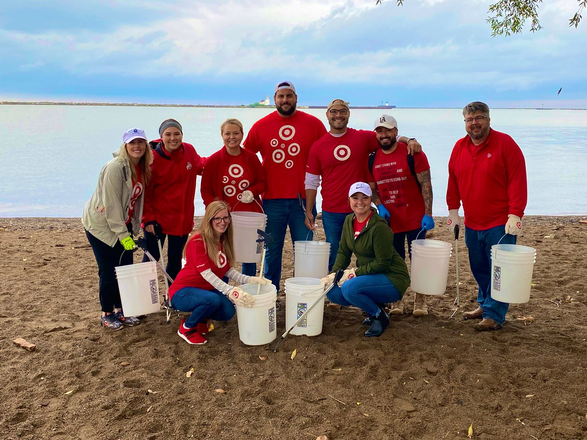 It was an absolute blast volunteering today with my D170 peers! Thank you <a href="/clevemetroparks/">Cleveland Metroparks</a> for hosting us. This beach cleanup is complete ✔️ Who knew Cleveland beaches could be this beautiful?! 😍