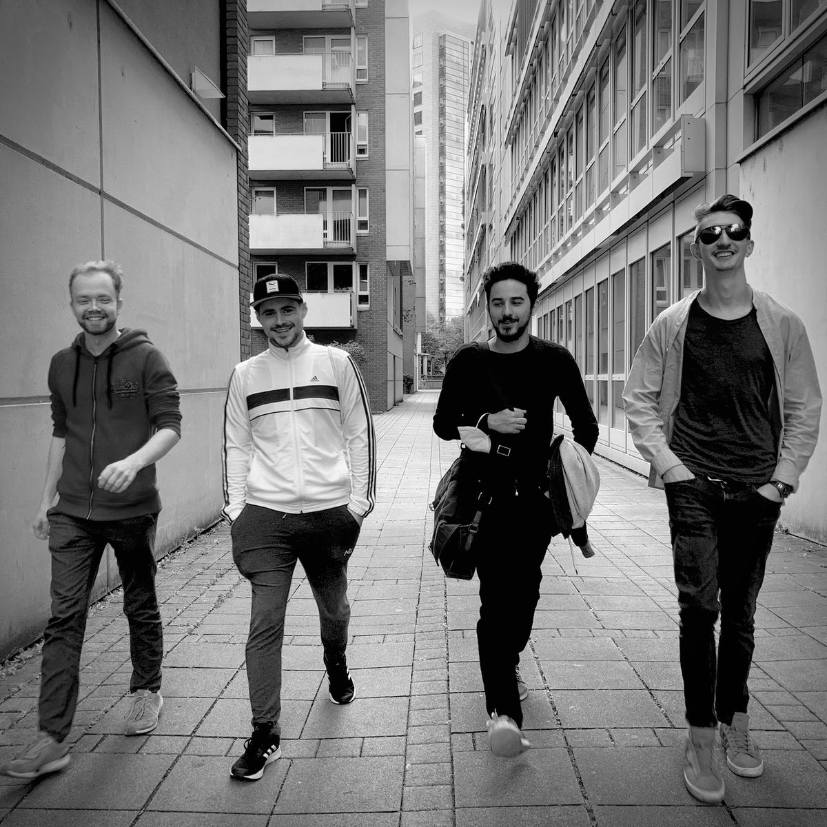 Namensvorschläge für unsere neue Boyband?
Ft. @MH_Fanabi <a href="/notcorbert/">Corbert</a> <a href="/MoussaTrundle/">Moussa</a> und der RaiizX ohne Twitter