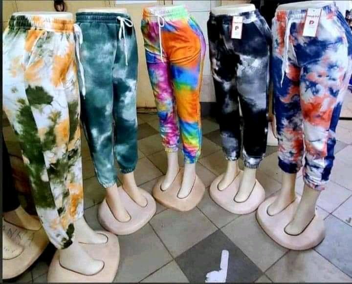 JuicezMusic's tweet photo. #PleaseSupportMyHustle 🙏🙏
All these items are available #cheaply.
#Dm for 
#Tshirts
#Jeanz
#Dresses
#Sockpants
#Jackets
All goods get delivered on time. https://t.co/xHGYIDkaRV