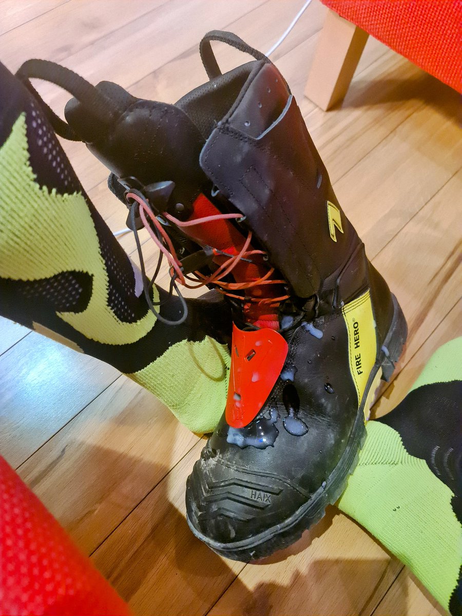 BossBiker's tweet photo. A quick £100 drain resulted in this heavy load on my #haix #firehero2 boots
Im sure he is ready to lick them clean
#cashmaster #findom #bootsworship #workboots #cumshot #cumstain https://t.co/Pn5ViwAW6k
