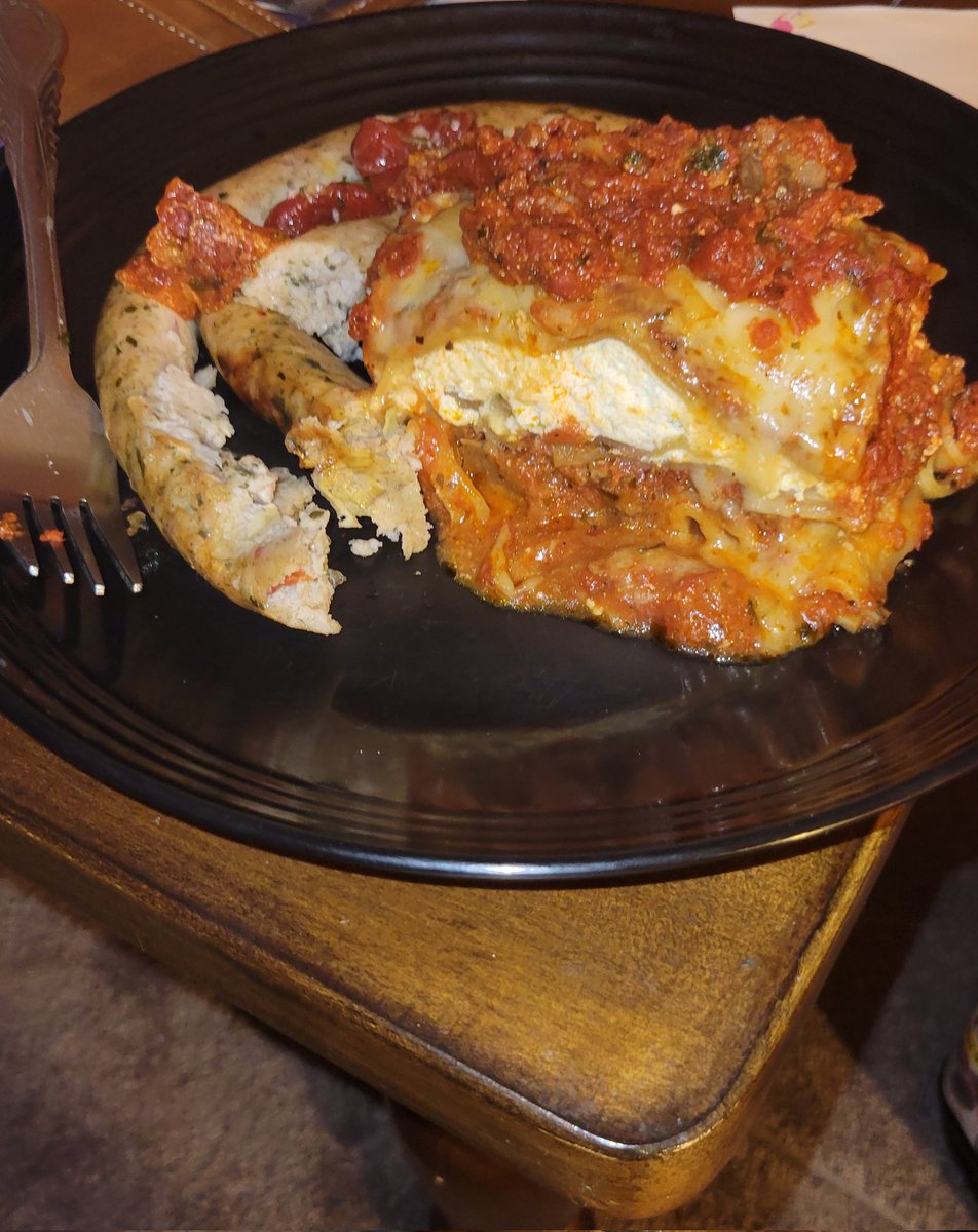 ferris316's tweet photo. A slab of lasagna and chicken artichoke sausage
#sorisso
#astoria https://t.co/RQp3QBpPMG
