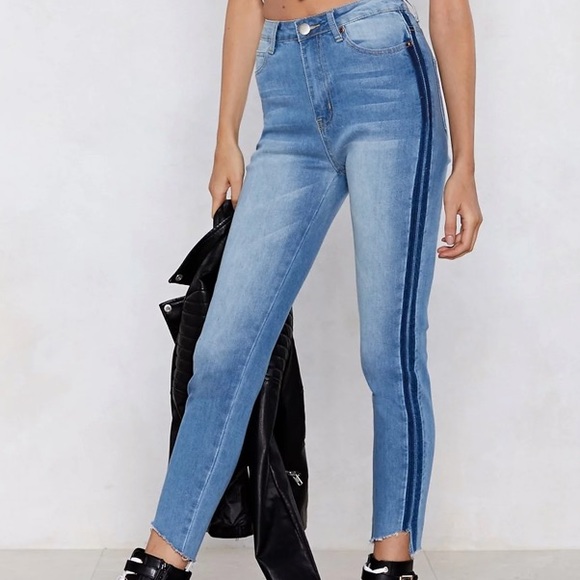 EsashayMs's tweet photo. So good I had to share! Check out all the items I'm loving on @Poshmarkapp #poshmark #fashion #style #shopmycloset #nastygal: https://t.co/7yeb4Ndzkc https://t.co/M5iFeEuWEz