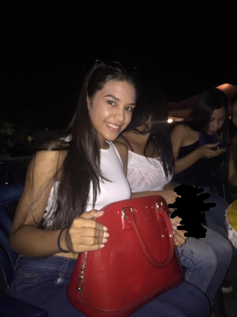 nathalyaguirre0's tweet photo. Falta un lugar en la mesa, falta tu sonrisa, faltan tus ocurrencias, falta tu carisma, falta tu cariño, falta tu voz. FALTA TU PRESENCIA😭💔💔💔

#JusticiaParaAngelaAguirre 
#JusticiaParaTodasLasMujeres https://t.co/ZK7Dh7ZERj