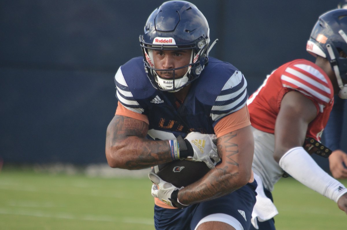 theJJPerez's tweet photo. Some images from @UTSAFTBL Fall Camp Practice #4... more photos on the @UTSAinsiders FB page: https://t.co/cyNrKzxXy7 https://t.co/iBIGH4i549