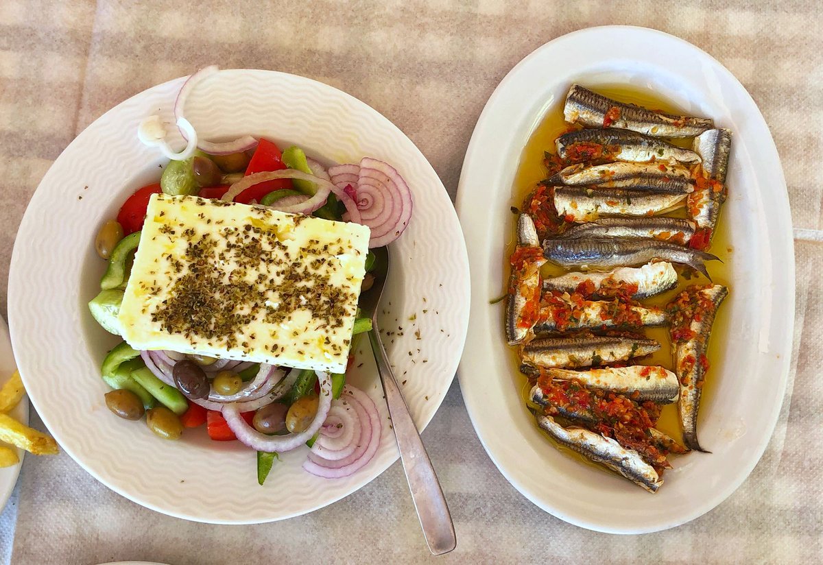 oliveoilcom's tweet photo. A bit of Greek philosophy: Use #oliveoil on EVERYTHING! Read our latest article to get everyday olive oil #cooking and usage tips straight from the Greeks themselves. Read more: https://t.co/hUw4LgsLKj https://t.co/oii0jCLTgv