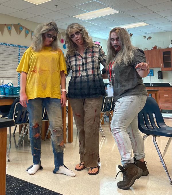 epmsraiders's tweet photo. Our 7th Grade Science teachers had a “lively” lesson on the characteristics of living things this week!  What a great and fun way to engage our students!
@pauldingboe 
#epmsleadteachlearn https://t.co/qR3eOE18h1