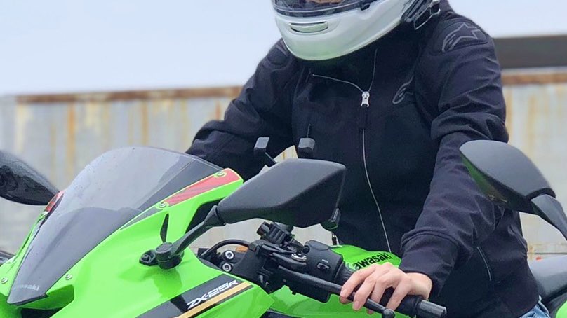 アルパインスターズ Okada Corp Stella Sektor V2 Tech Hoodie 今日もツーリング日和 レディースのバイクウェアは かっこいいの見つけるのが なかなか難しいのですが アルパインスターズのジャケットは かっこいいですよ バイク乗りとして軽く