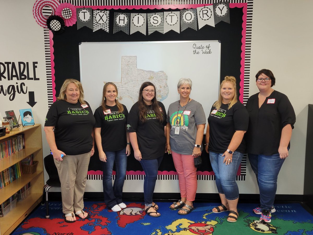 "Everything has a place, everything has a purpose, everything should function." "Expect the unexpected!" "Why so many cubbies?" 

Classroom setup guidance and trial and error experiences for some of our #New2Comal teachers at Oak Creek ES #ComalPL <a href="/hanna_schramm/">Hanna Schramm</a> <a href="/Ktbiggs00/">Katie Biggs, NBCT</a>