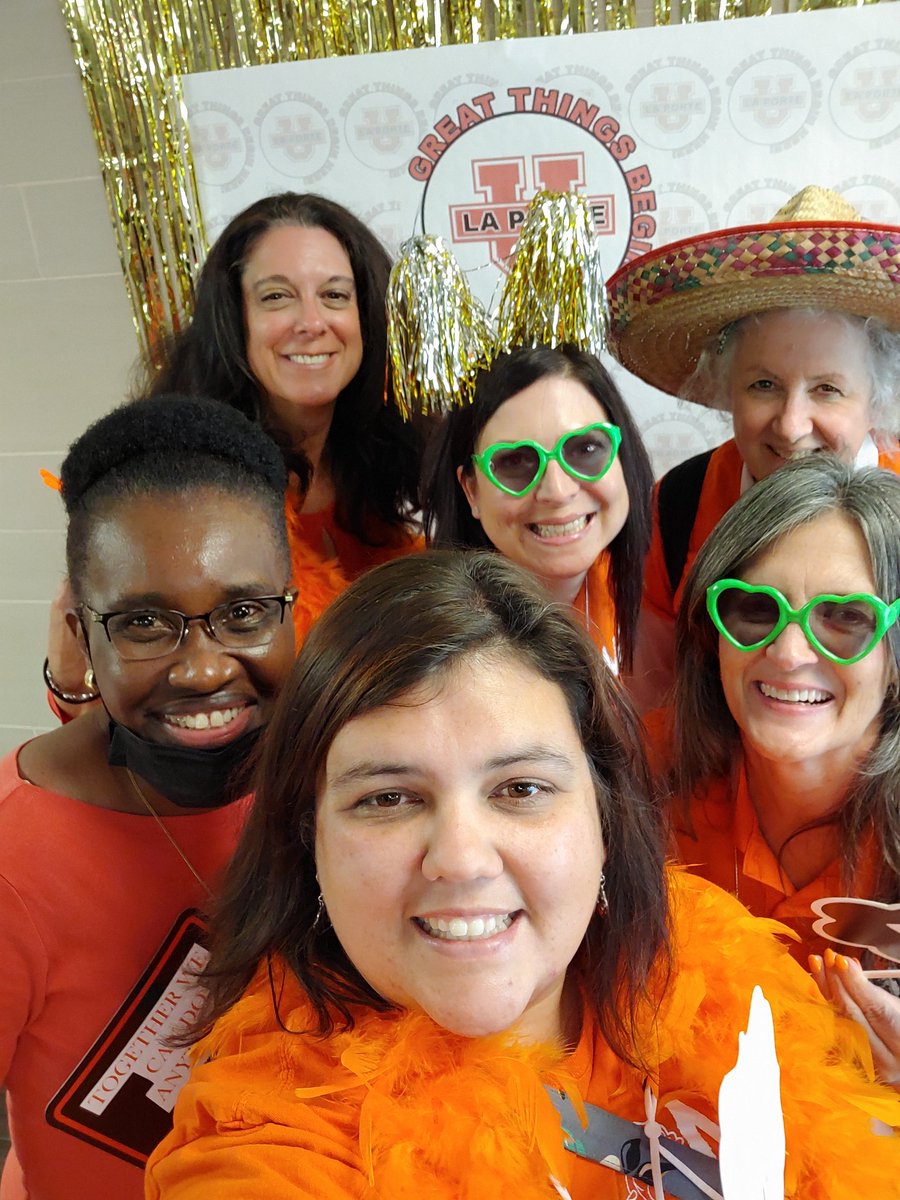 SwainTrain10's tweet photo. Fabulous time at La Porte U! Love my ELA team🖤🧡🖤🧡 #LPGreatThings #LPJALLIN @Lpjhbullpups https://t.co/6OFdUVZDQc