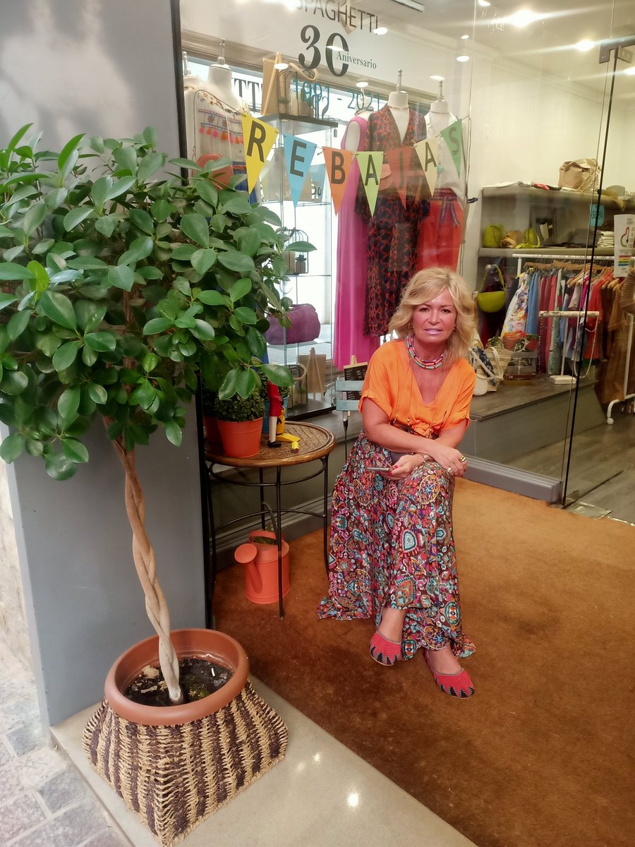 AnaMariaAguilo's tweet photo. Esta es Pilar la propietaria de Spaghetti. En su tienda no solo encuentras ropa preciosa a buen precio también simpatía, atención personalizada y asesoramiento gratuito.
Con el plan estrellado de Dalmau, tendrá que cerrar 👇👇👇👇👇@ajuntamentpalma @hila https://t.co/MyRKEP4Yfy