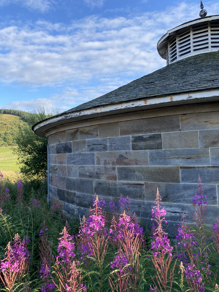 Ride 4 of #ArchiVelo170 challenge this evening and joined <a href="/retr0Luna/">Lucy // Luna 🎮🤸‍♀️🎨</a> for a bit of gravel riding out towards the Pentlands / WoL / SfP.
So lucky to live in #Edinburgh with this on our doorstep.
The round building is the cat C listed Torduff Reservoir Filtering Cistern from 1848!