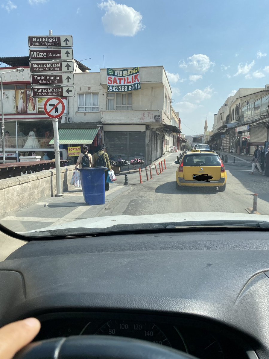 Bu yolu sürekli trafiğe kapatmak ne kadar mantıklı, bayram yoğunluğunda eyvallah , esnafa eziyet etmeyin lütfen. <a href="/sanliurfabld/">Şanlıurfa Büyükşehir 🇹🇷</a> <a href="/iletisim63/">İletişim 63</a> <a href="/zabeyazgul/">Zeynel Abidin BEYAZGÜL</a>