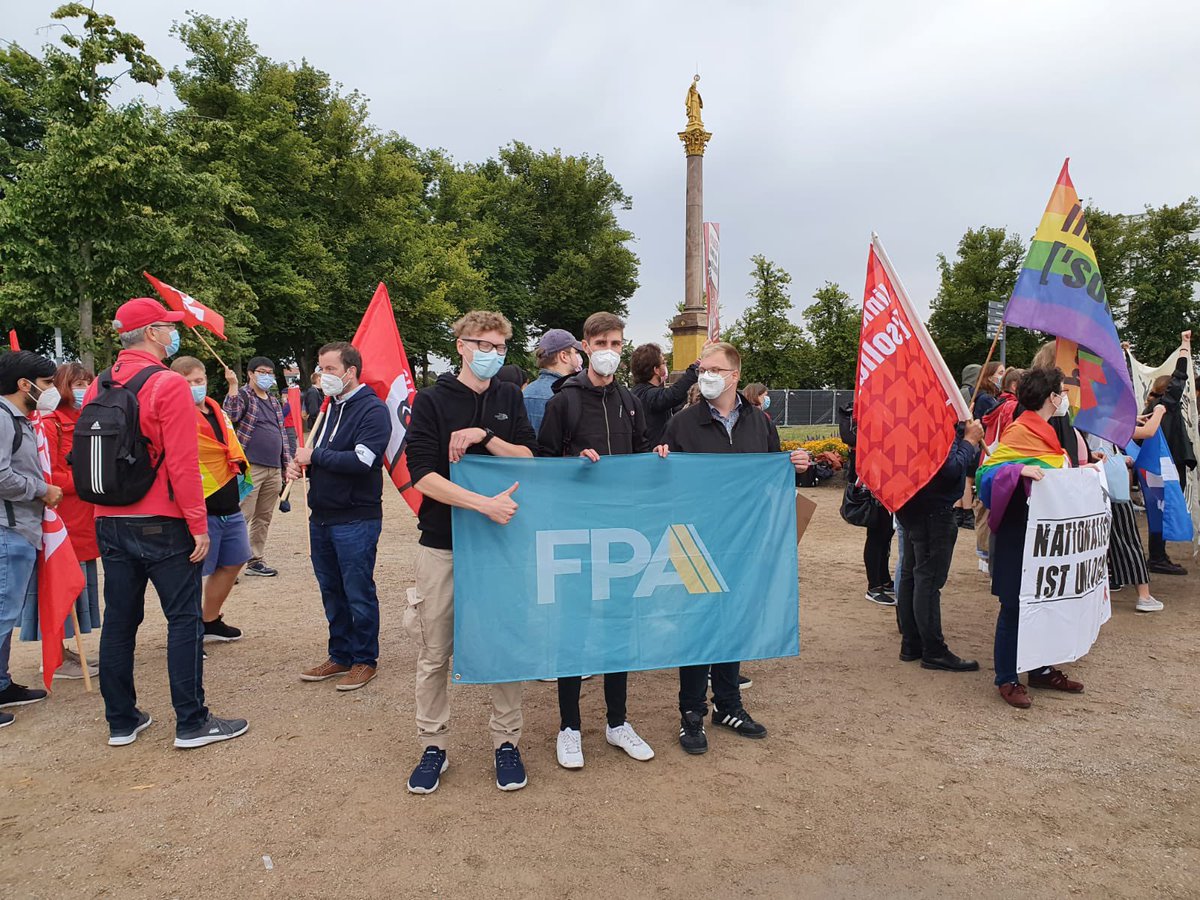 DeineFPA's tweet photo. Wir stehen für Vielfalt, Solidarität und Gemeinschaft! Wenn die AfD also bei uns in MV Hetze und gewaltvolle Sprache nutzt, sind wir da und halten dagegen! Für ein Mecklenburg-Vorpommern für alle und ordentliche Gespräche! #dubistmv https://t.co/9U9AFwWl5V