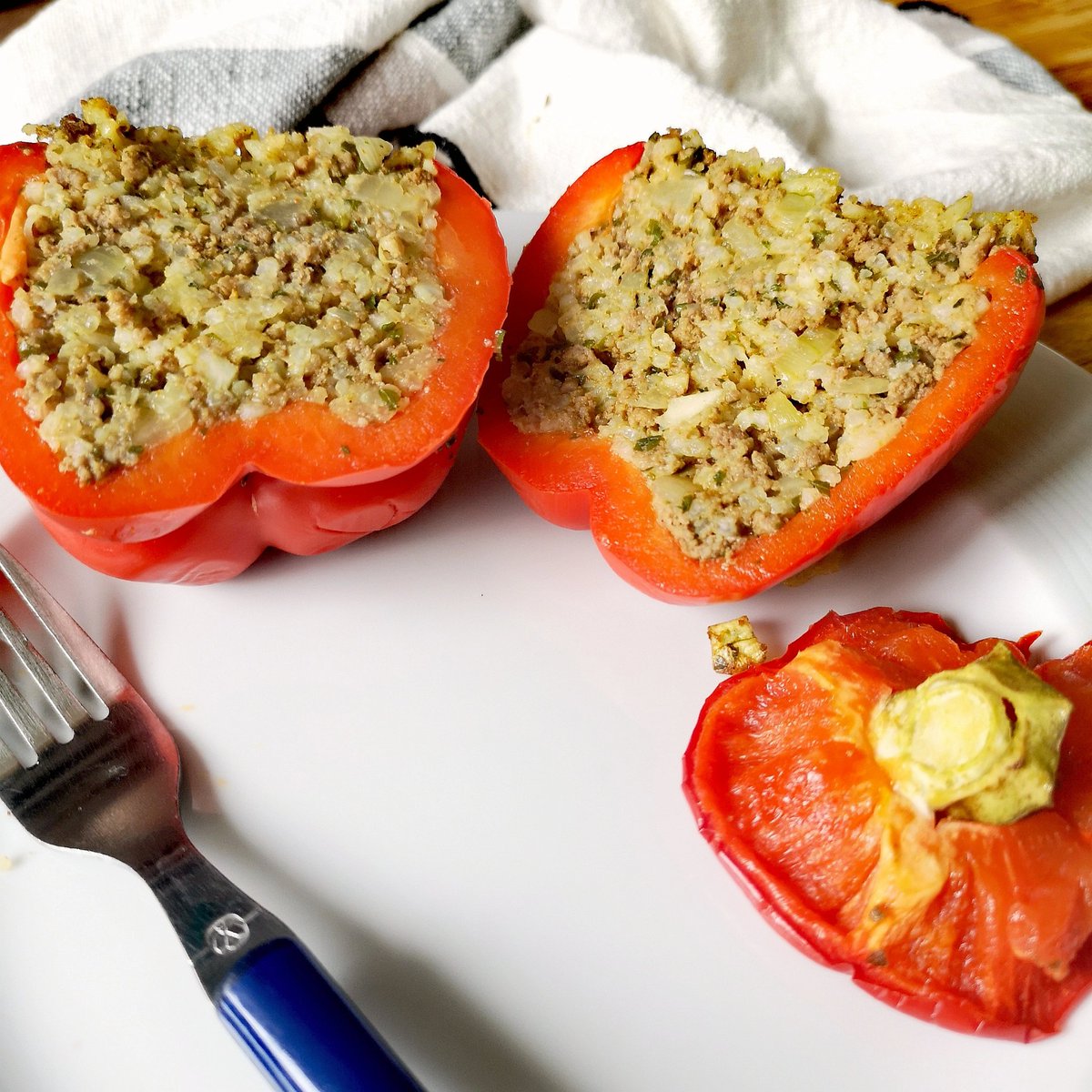 Glutons1's tweet photo. Recette de poivrons farcis #sansgluten à retrouver sur https://t.co/iXlkMuAgeD https://t.co/I8B74DuhS8