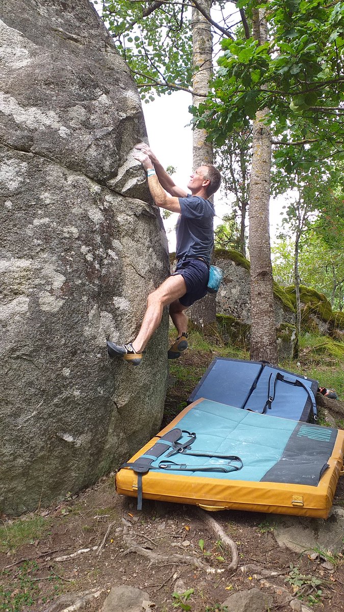 Managed a couple of hours bouldering today at the wonderfully peaceful Focksta nature reserve in between hunting for a place to live.

#rockclimbing #househunting
